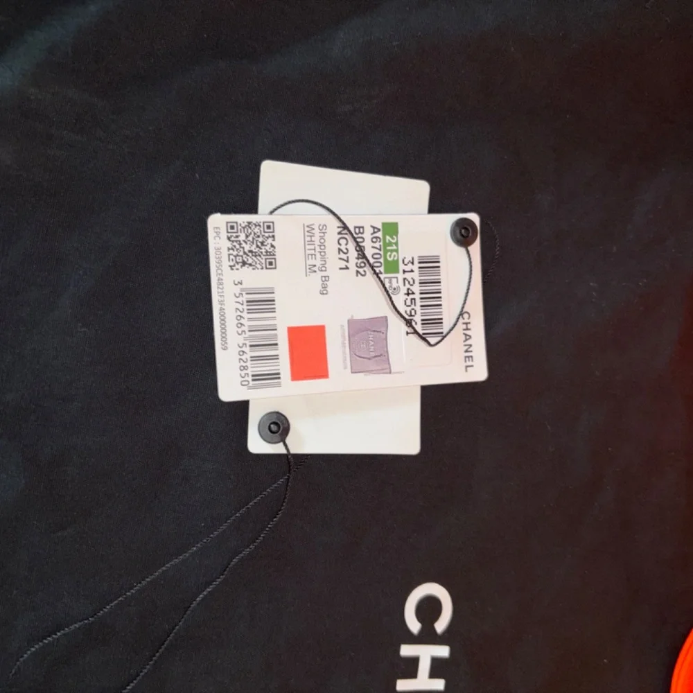 CHANEL Orange Tote‎ Bag with Neon Accents - Picture 2 of 9